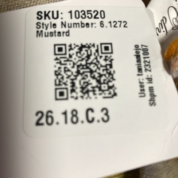 NadineWest Scarf. New with tags - Picture 2 of 2